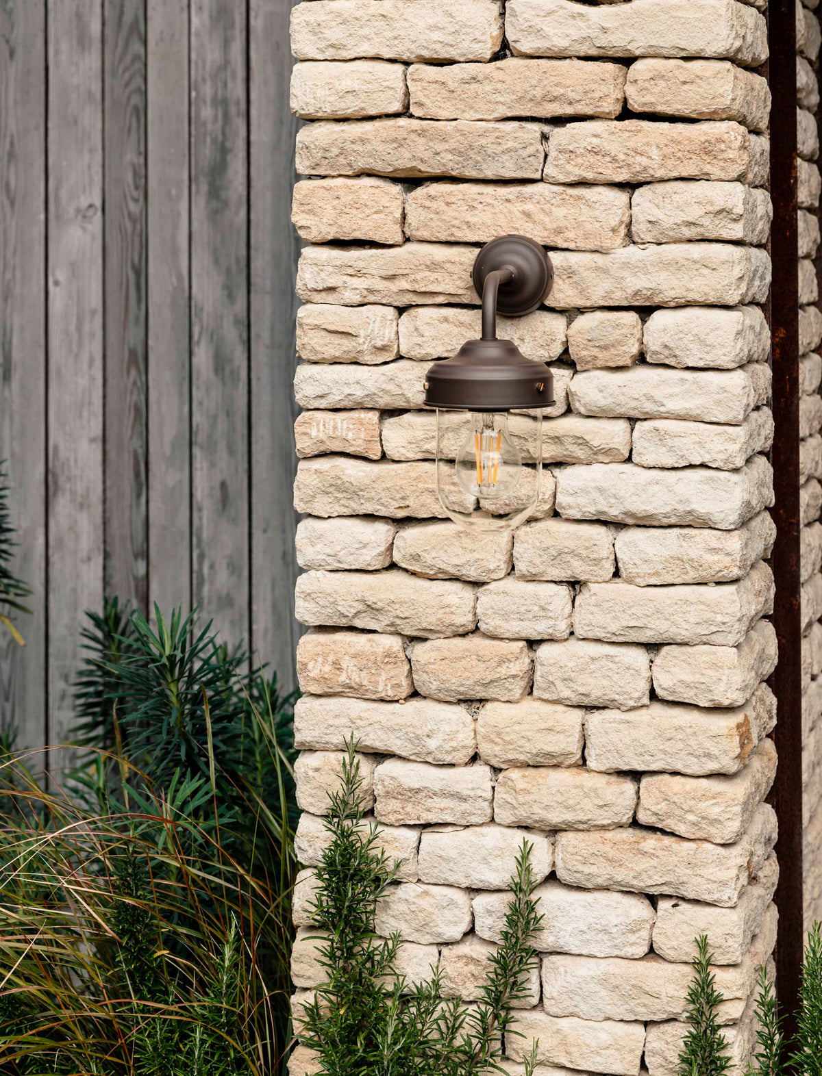 Garden Trading Thurlaston Barn Light Coffee Bean