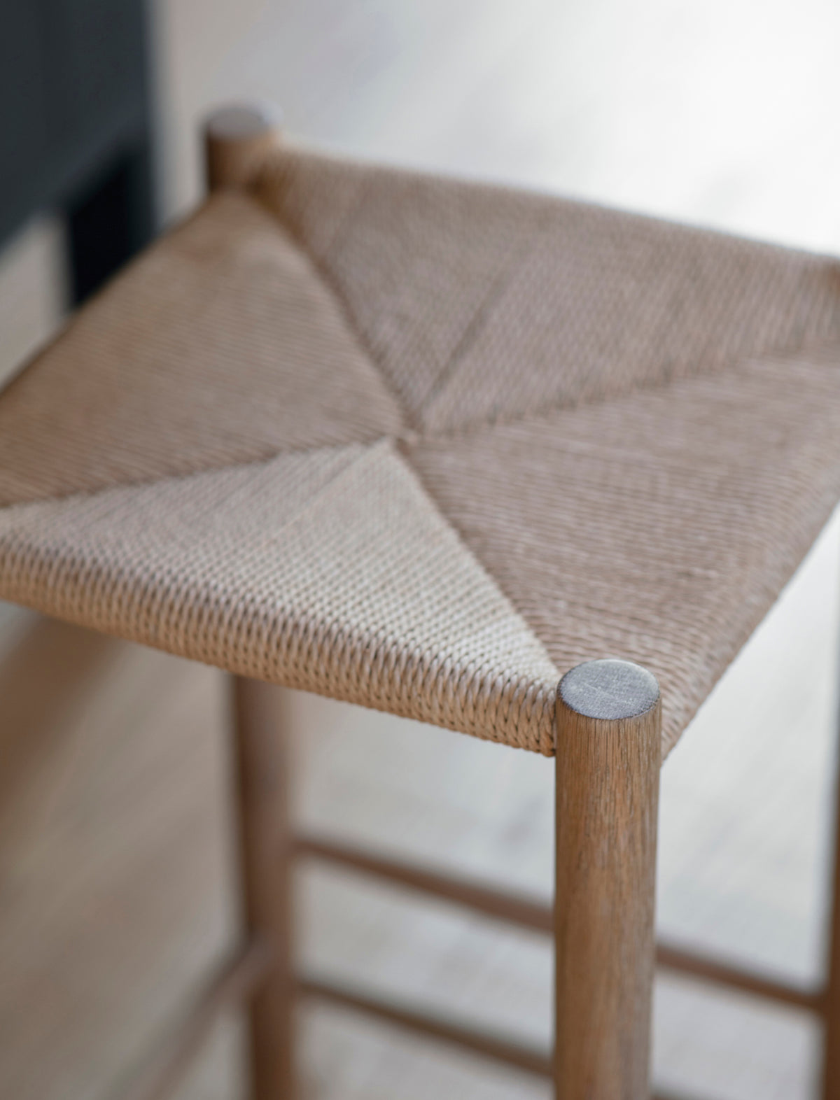Garden Trading Longworth Bar Stool Oak Wood, Natural
