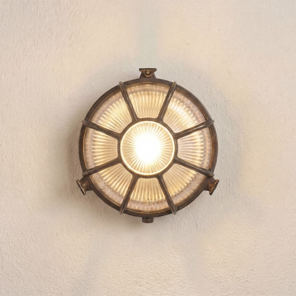 Lampfix Navigator Grand Capstan Outdoor Bulkhead