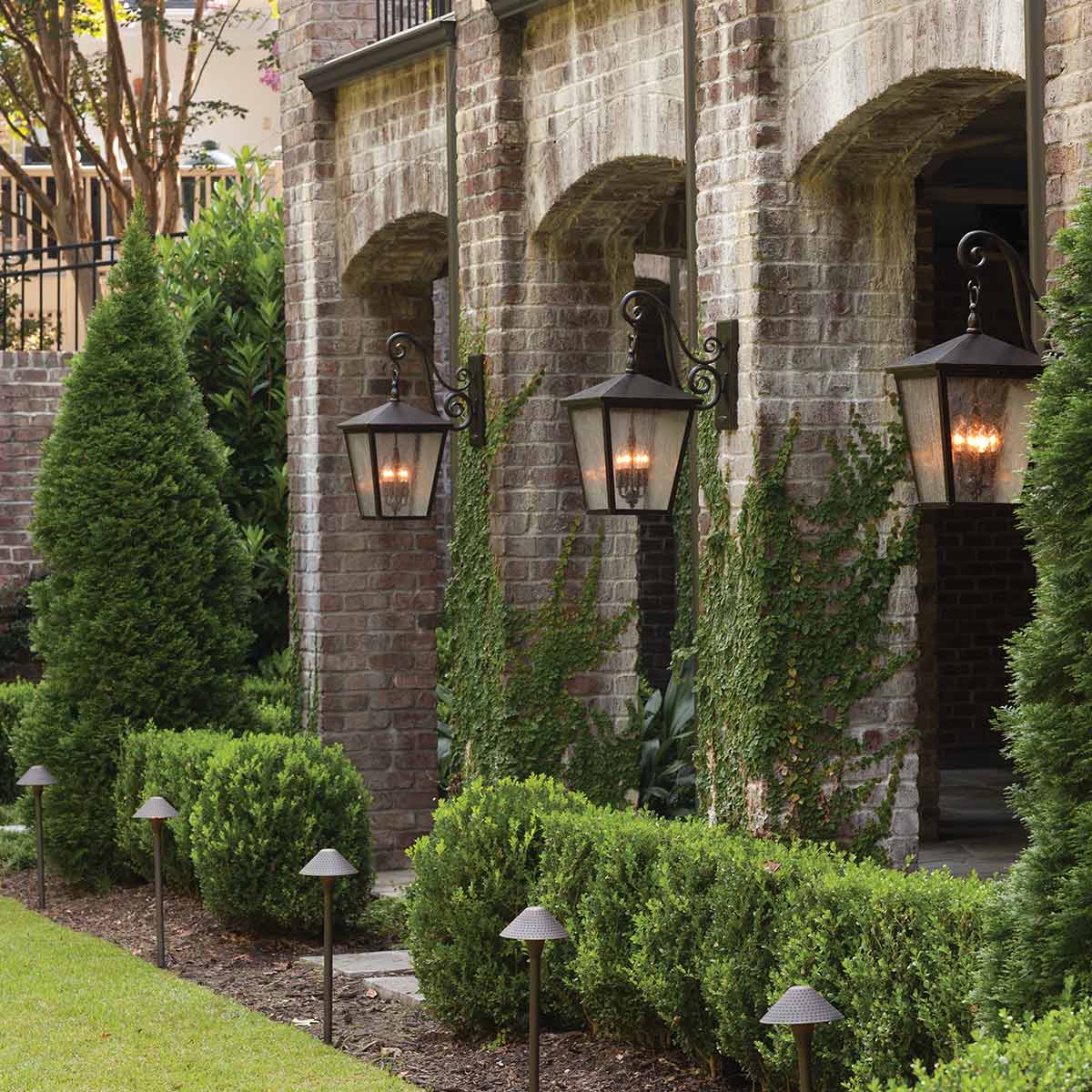 Hinkley Trellis 4 Light Large Wall Lantern