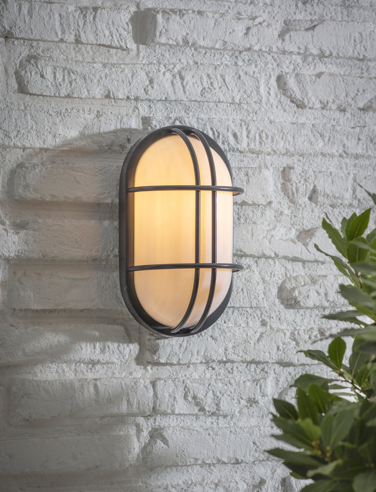 Garden Trading Harbour Bulk Head Light Carbon Black