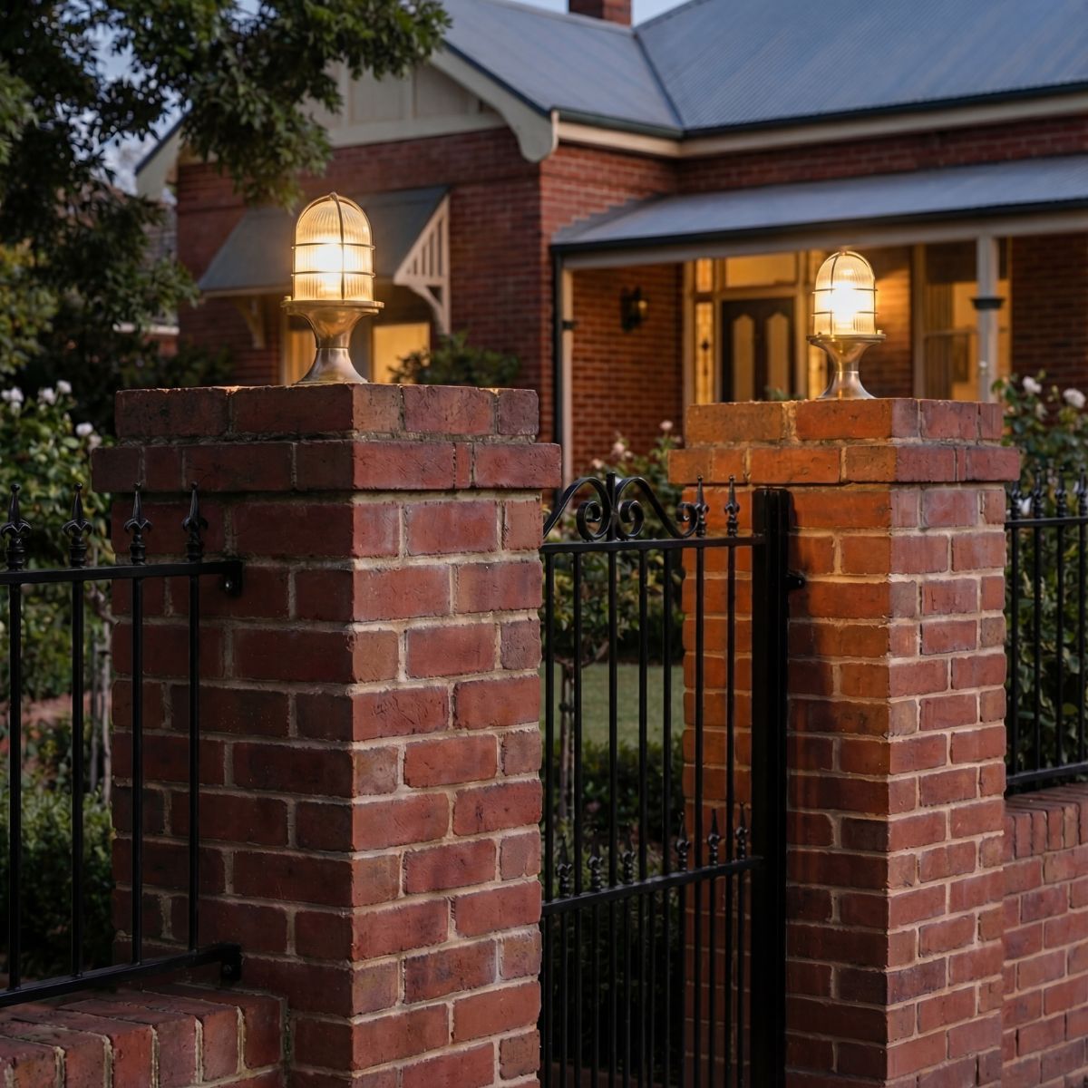Lampfix Navigator Wellington Grand Outdoor Post Lantern