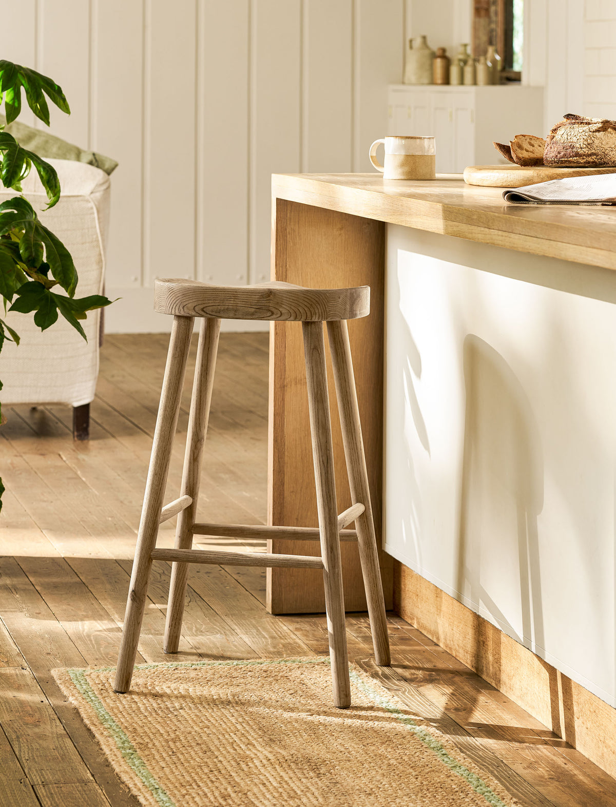 Garden Trading Lilley Bar Stool Ash Wood, Lime Wash