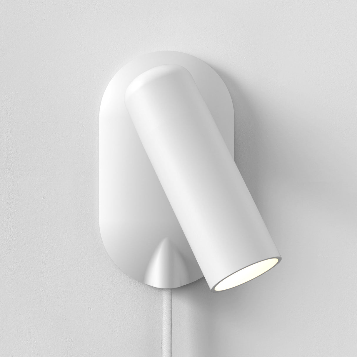 Astro Gio Matt White Plug-In Reading Light