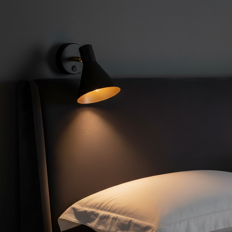 amos-lighting-Franklite-Skoop-Single-Spotlight-Black-Gold-Bedroom