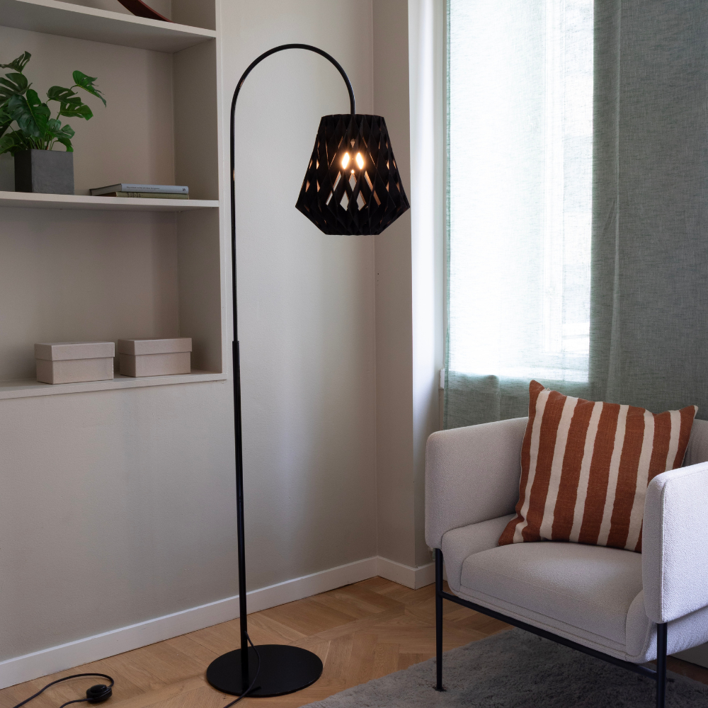 Pilke Signature 28 Arc Floor Lamp Black