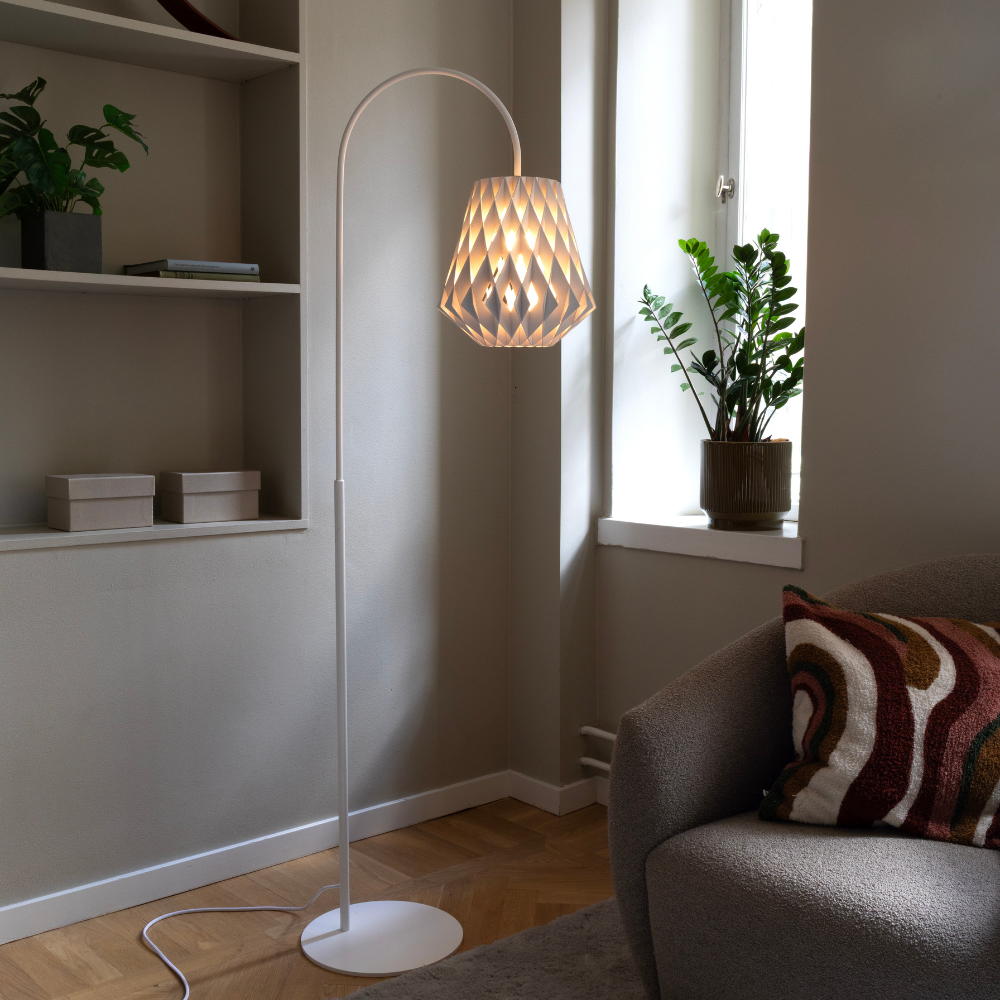 Pilke Signature 28 Arc Floor Lamp White
