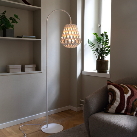 Pilke Signature 28 Arc Floor Lamp White