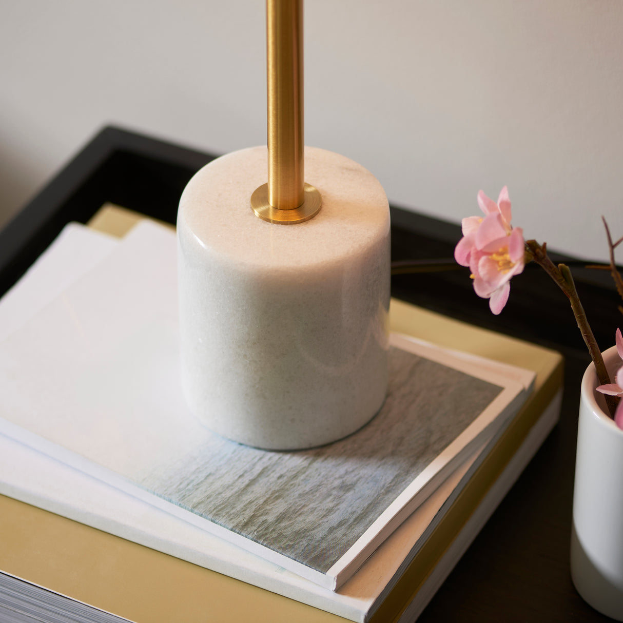 Amos Ronde Brushed Brass & Marble Table Lamp