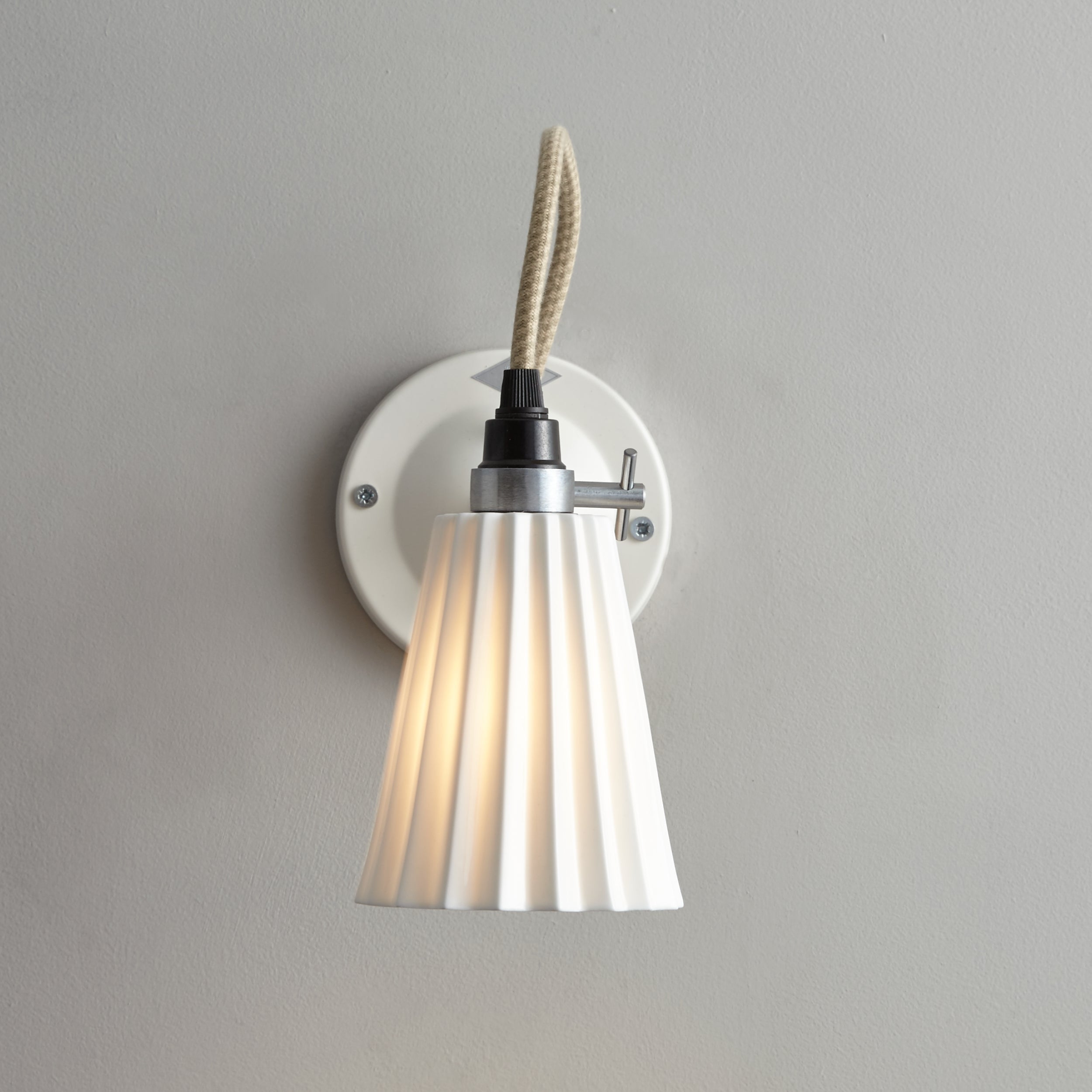 ORIGINAL BTC ENGLAND ウォールライト Original BTC Hector Pleat Small Switched Wall Light – Amos