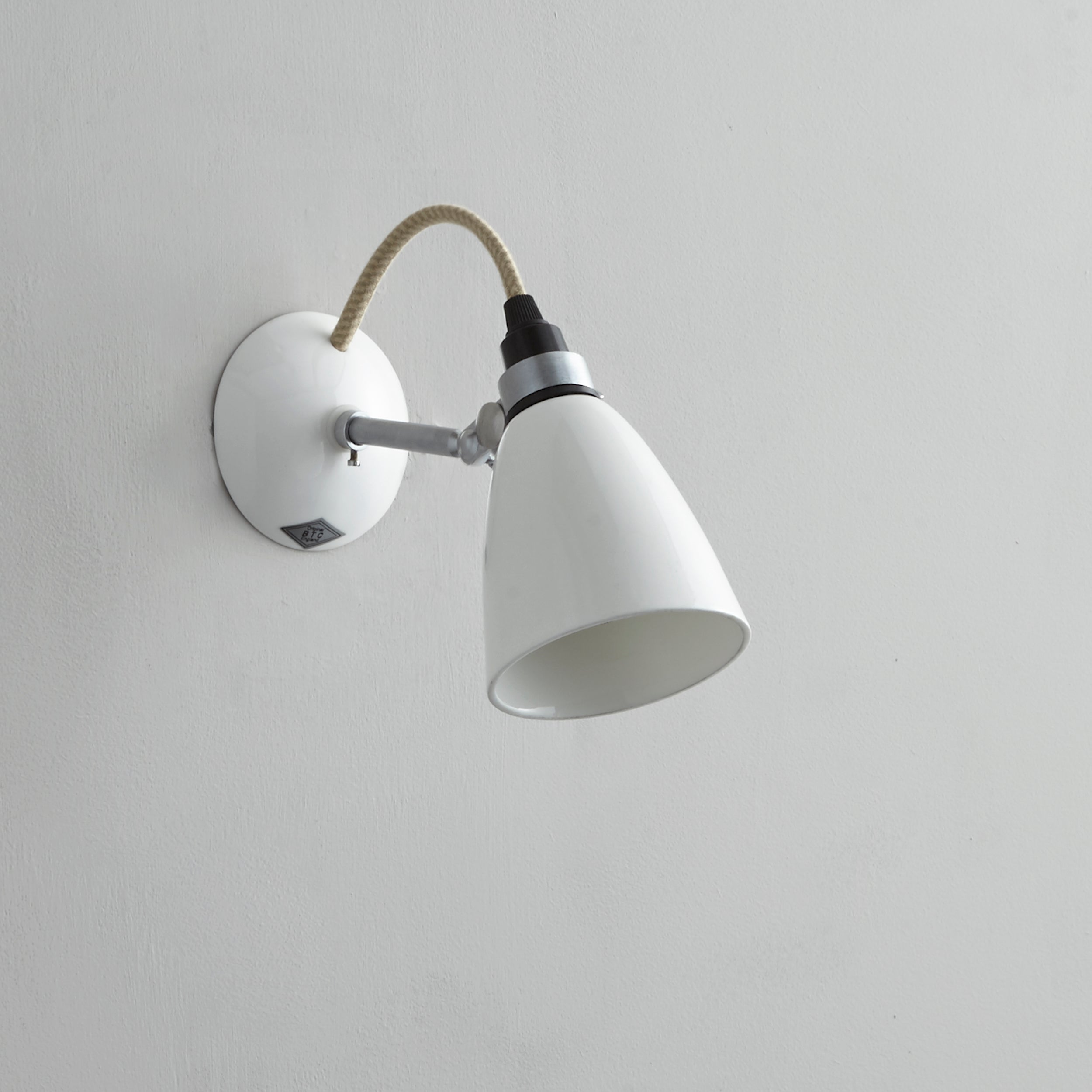 ORIGINAL BTC ENGLAND ウォールライト Original BTC Hector Small Dome Wall Light, Un-Switched – Amos